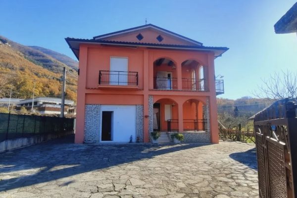 Casa indipendente in vendita in località Villa Bravi, 54